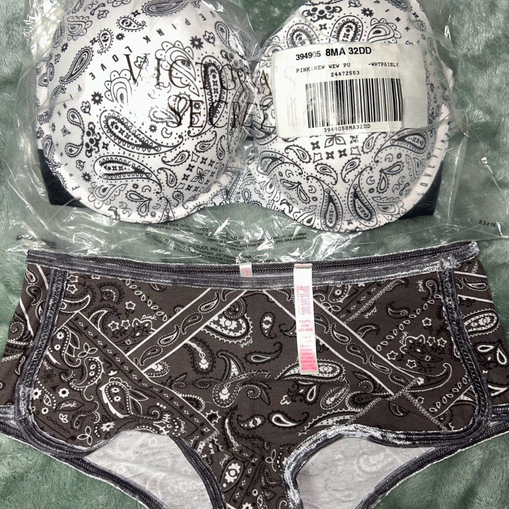 Black and White Victoria Secrets Bra and Panty Set